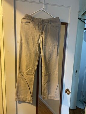 Classic Straight-Leg Khaki Pants - Beige